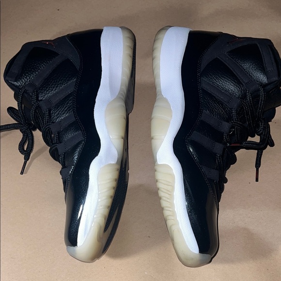 Nike Black and White Athletic Shoes JORDAN 11 RETRO '72-10' - Picture 2 of 6